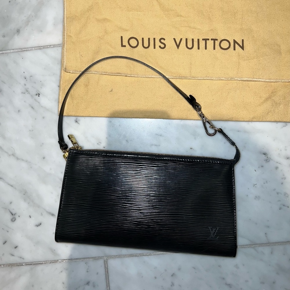 Louis Vuitton Epi Pochette - Picture 5 of 13